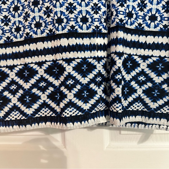 Tommy Bahama Women’s Blue and White  Boyfriend shirt Cover Up - Size Large - Picture 4 of 4